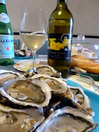 Huitres Saint Vaast La Hougue + Vin Blanc Northampton Fleur Fields